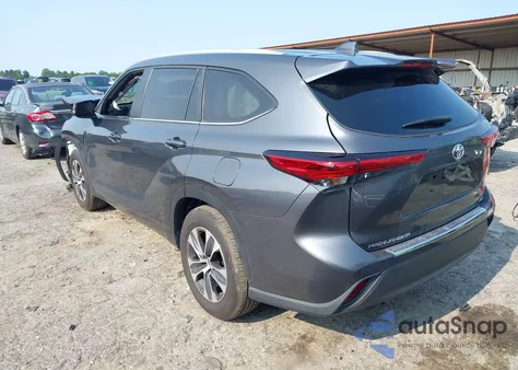 2023 Toyota Highlander Xle z USA, uszkodzony, nr VIN 5TDKDRAH4PS028364